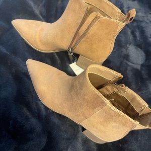 Universal Thread booties